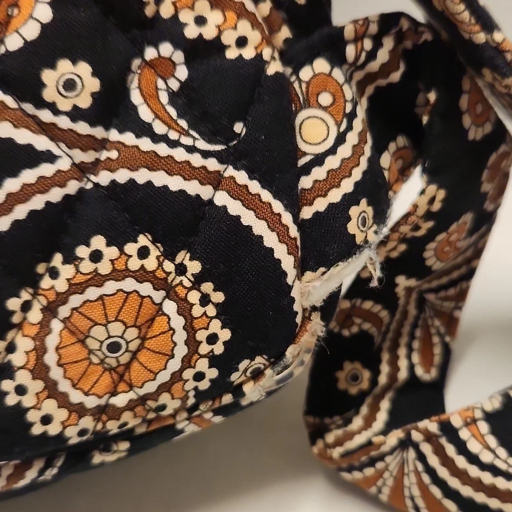 Vera Wang Backpack quilted has piping edge wear see pics Flaws
